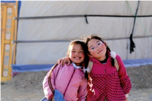 Children in front of a chapel in the Apostolic Prefecture of Ulaanbaatar, Mongolia (© ACN)