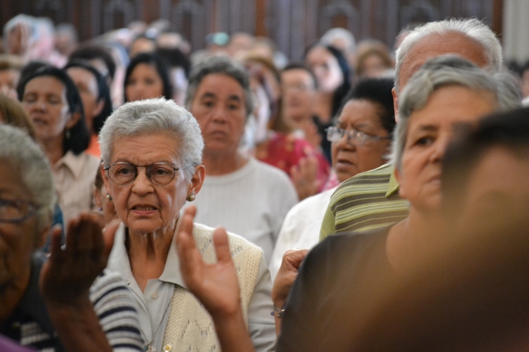 These women praying for peace in Venezuela, 2014
