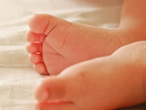 baby feet newborn