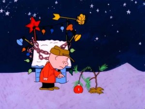 CHARLIE BROWN TRIES TO PERK UP THE FORLORN LITTLE CHRISTMAS TREE